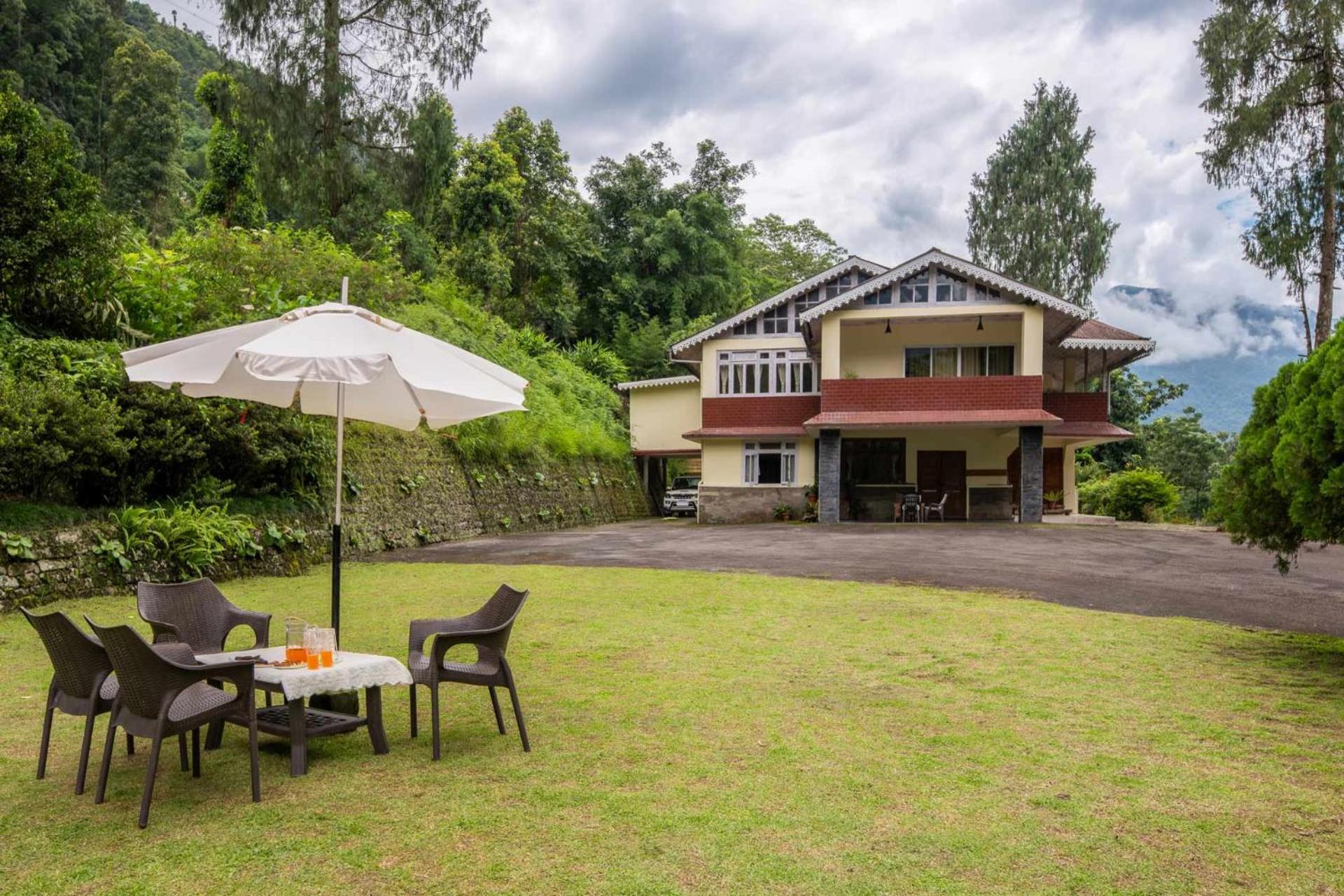 La Ipsing Farm By Stayvista - 3 Bhk Villa With Balcony, Mountain View, Indoor Games, And Pet Friendly Samdong Bagian luar foto